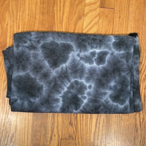C.c. Exclusives Women’s Gray Scarf Tie-Dye Bias Cut Neck Warmer NWT - Picture 1 of 5